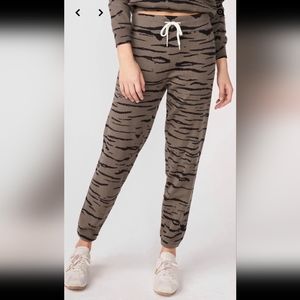 MONROW CASHMERE TIGER VINTAGE SWEATS FALCON OLIVE GREEN PANTS